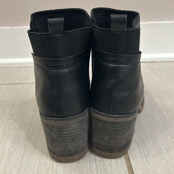 Kork-Ease beauties vegan leather booties 7.5 - Picture 3 of 6